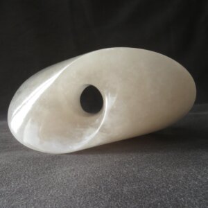 Roze open oloïde gemaakt van albast. Ook te verkrijgen in andere kleuren albast.